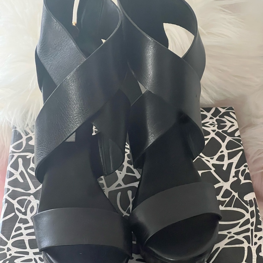 Diane von Furstenberg- Black